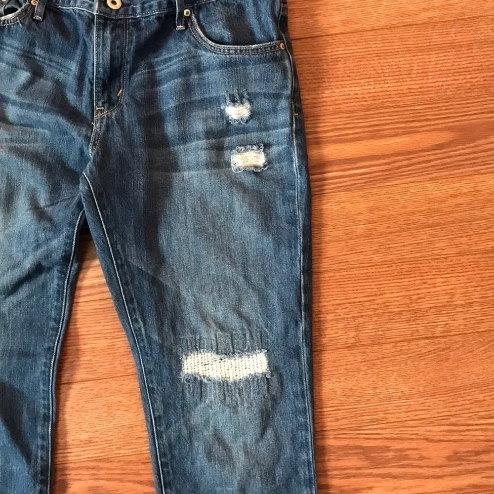 EUC Levi’s distressed boyfriend jeans